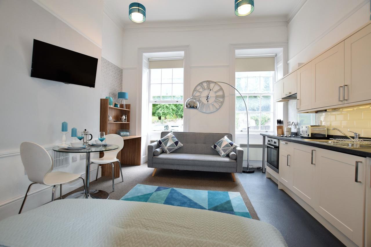 Berkeley Square Pads Apartment *
